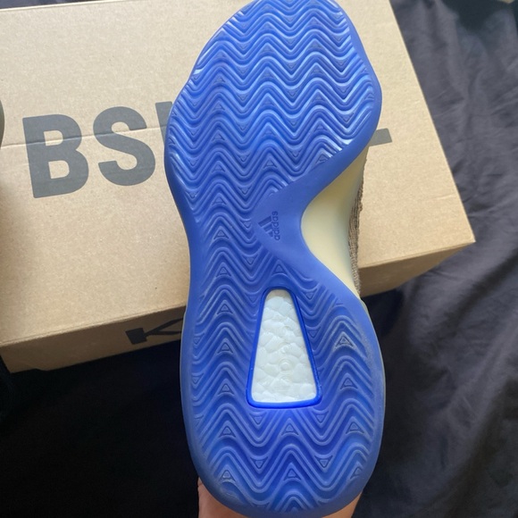 YEEZY BASKETBALL KNIT RARE COLOR 🔵 - Picture 5 of 6